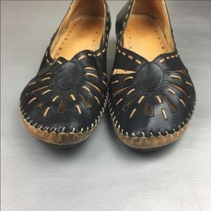 Black leather Pikolinos kitten/ wedge shoes sz 38